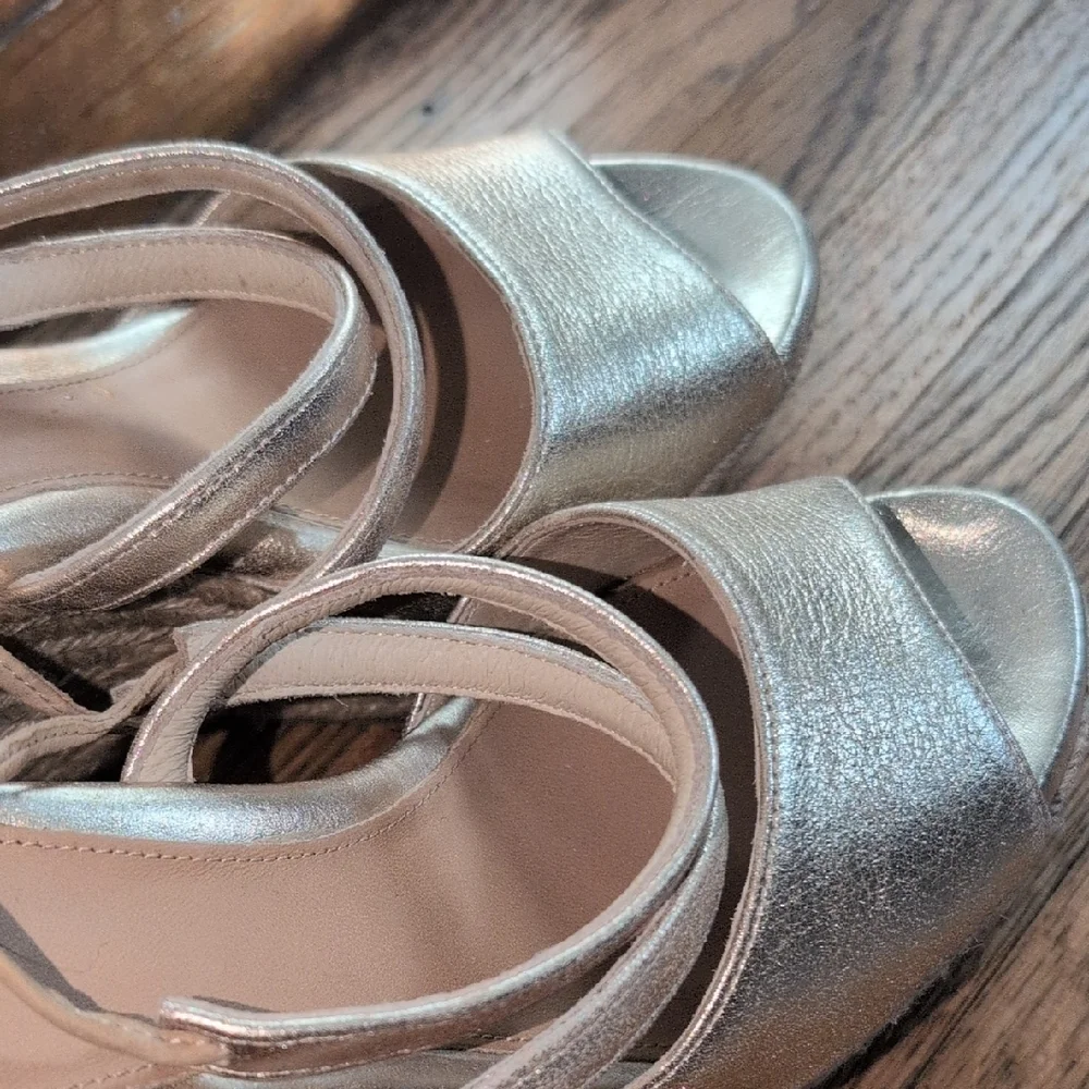 UGG Women's Reagan Metallic Wedge Sandal - Picture 4 of 6